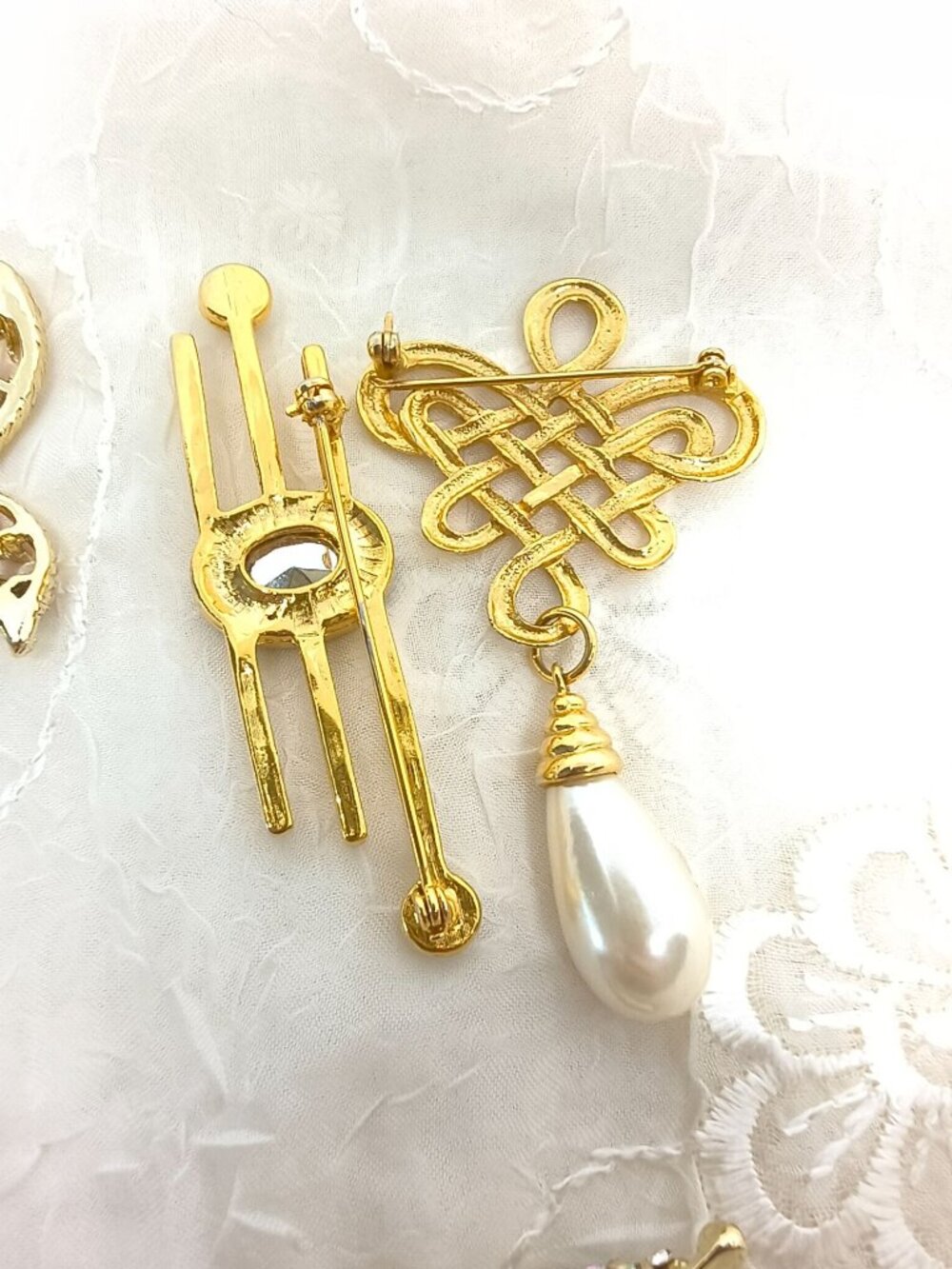 Vintage Gold-Tone Brooch Collection With Butterfly Pearl Drop Aurora Borealis & - Picture 10 of 14